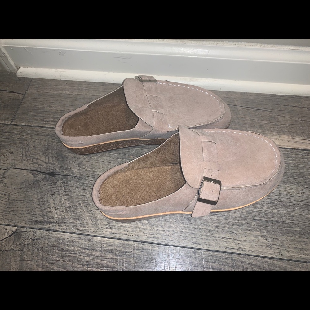 Shoes - Picture 2 of 7